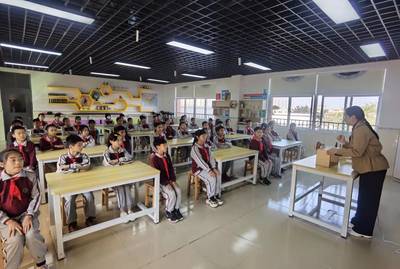 三鄉(xiāng)鎮(zhèn)小學(xué)教師獲評(píng)“全國(guó)自制教具能手”，教學(xué)模型與教具銷售備受關(guān)注